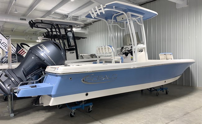 2023 Robalo 226 Cayman Steel Blue/White
